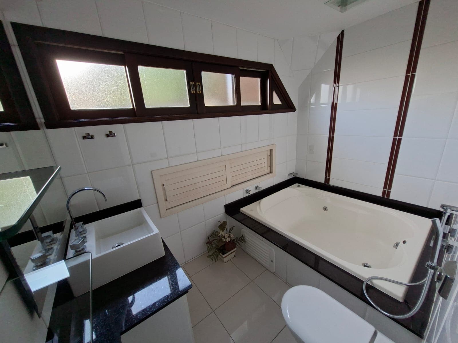 Residência em Santa Felicidade à venda com piscina em condomínio, 3 quartos. — foto 10