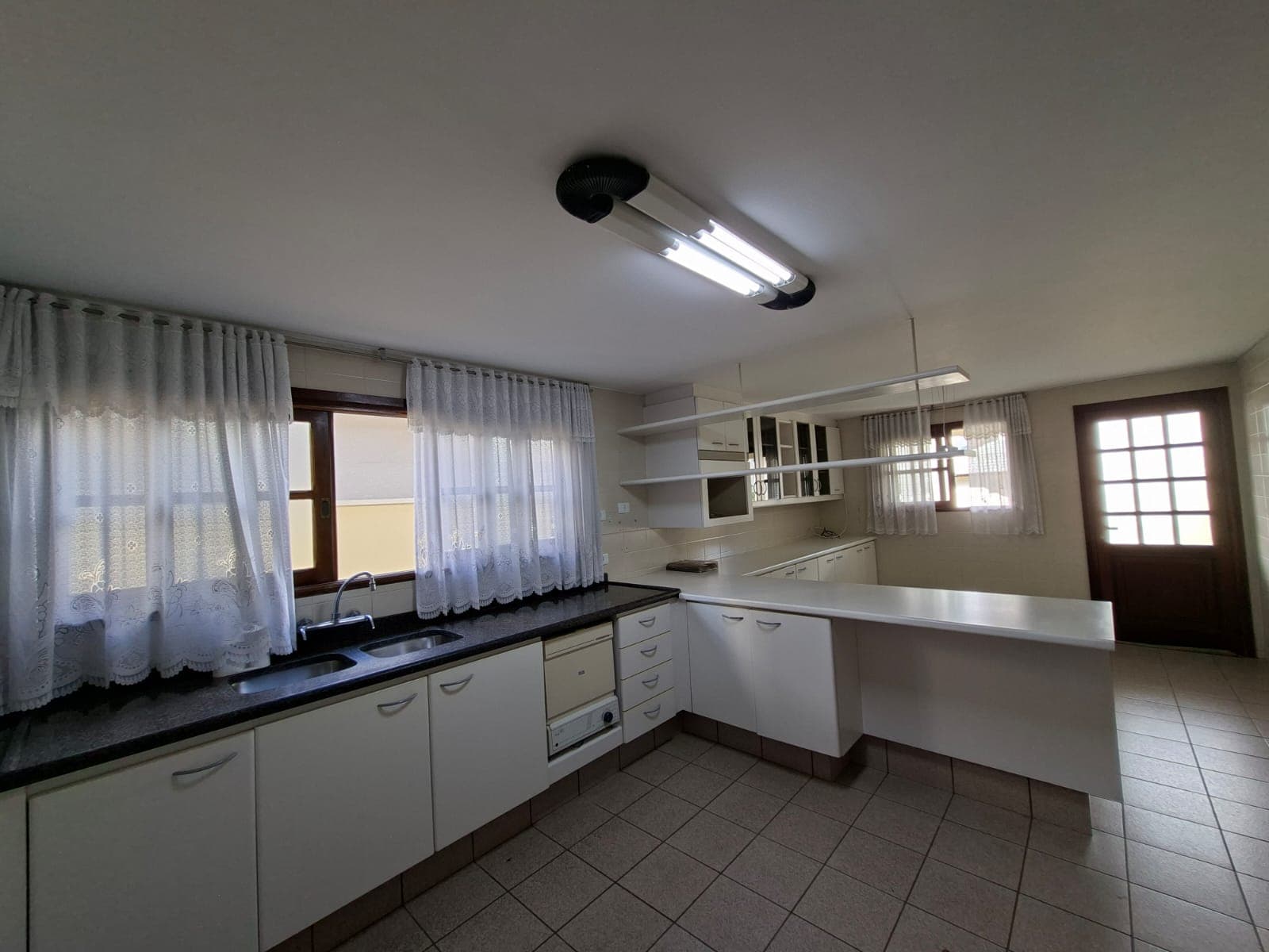 Residência em Santa Felicidade à venda com piscina em condomínio, 3 quartos. — foto 23